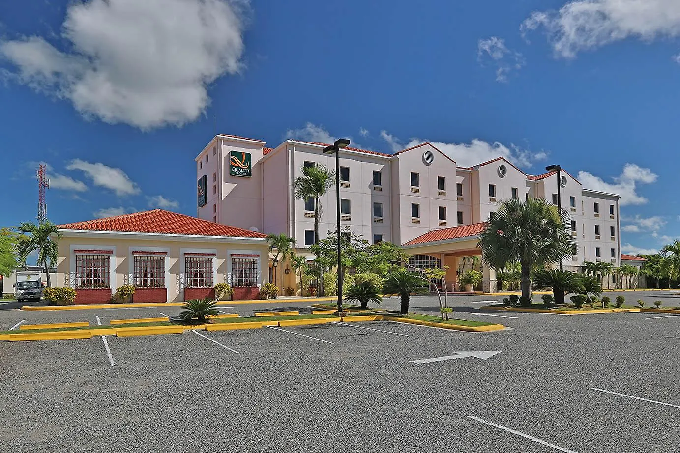 Four Points By Sheraton Santo Domingo La Caleta Hotel