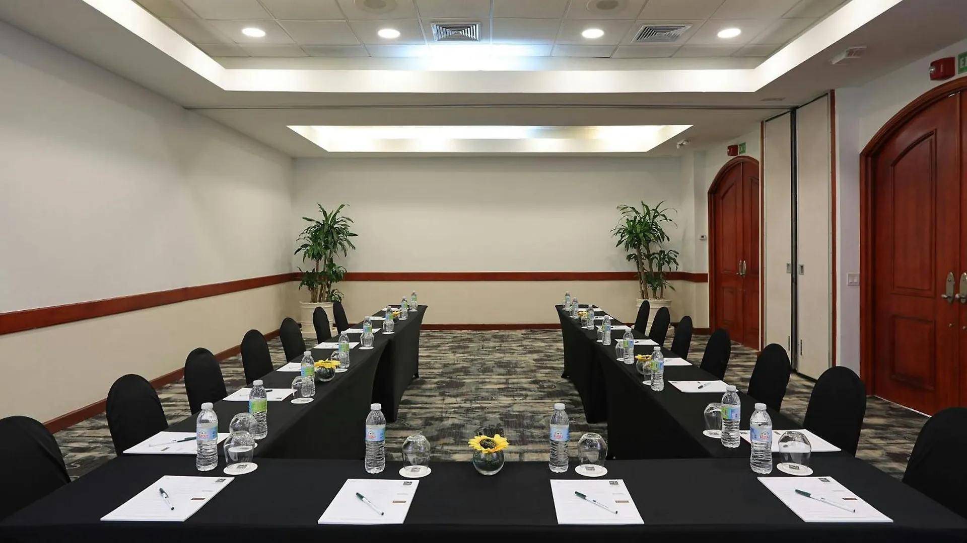 Four Points By Sheraton Santo Domingo La Caleta Hotel