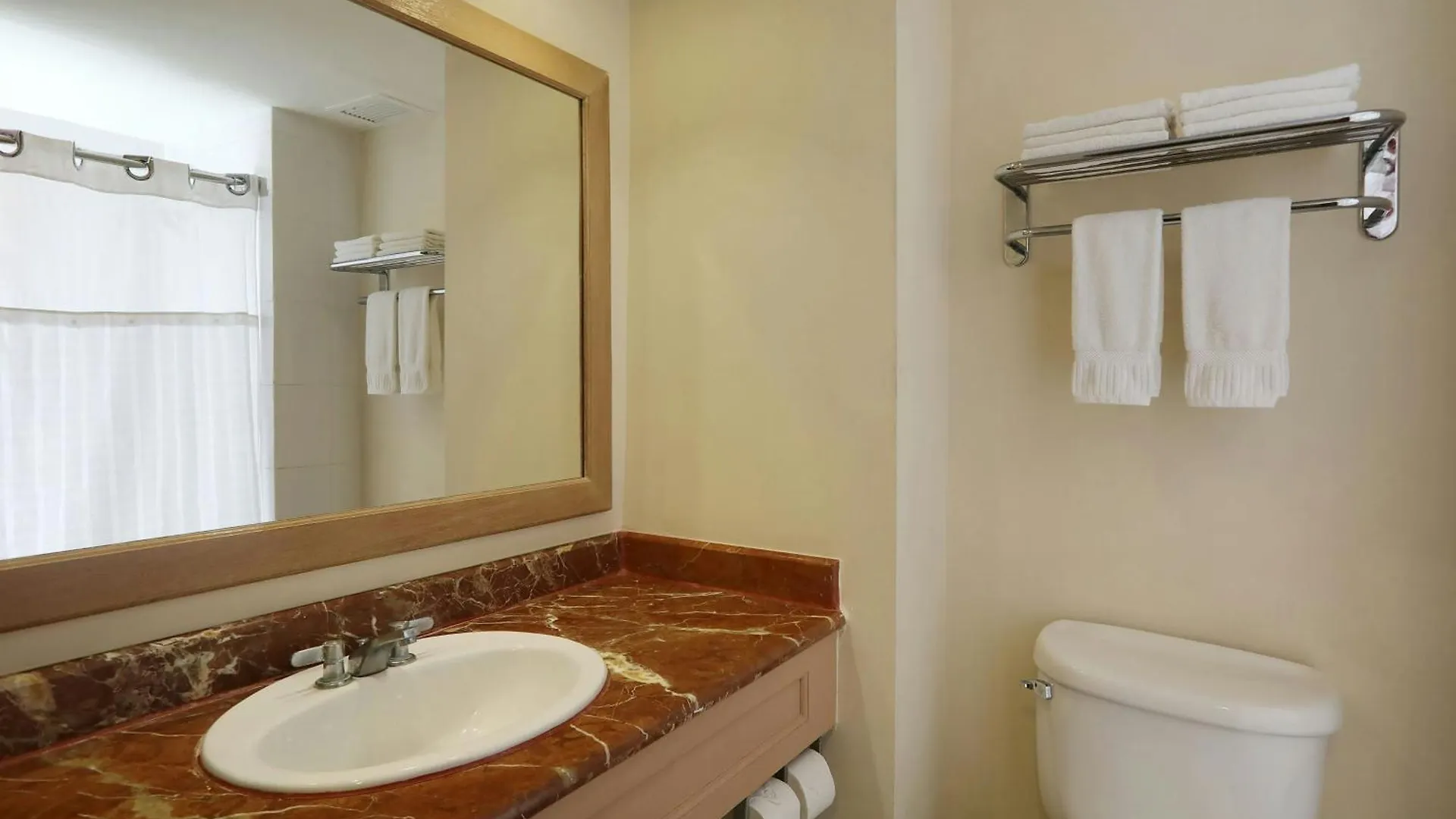 Four Points By Sheraton Santo Domingo 4*,  Dominican Republic